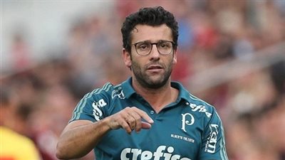 مفاجأة.. فالنتيم يفسخ عقده مع بيراميدز