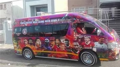 صورة.. سائق ميكروباص يضع صورة محمد صلاح على سيارته