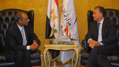 صور.. وزير النقل يلتقي السفير الهندي بالقاهرة لبحث التعاون بين الجانبين