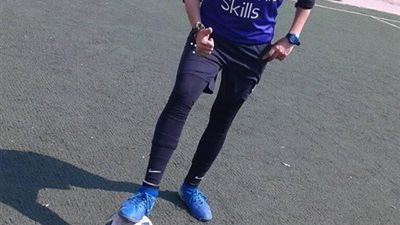 مدرب كرة نسائية يختطف لاعبة