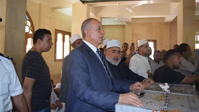 محافظ البحر الأحمر يزور ضريح الشيخ الشاذلي بـ مرسى علم