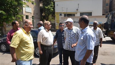 محافظ الإسماعيلية يتفقد أعمال منظومة النظافة بالأحياء 