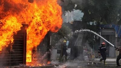 إخماد حريق التهم محتويات 10 محال تجارية ببني شقير في أسيوط