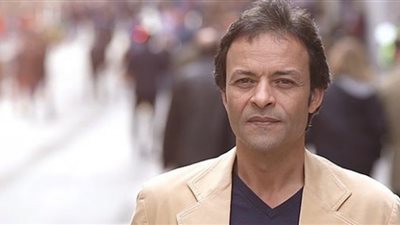 إنفوجراف| هشام عبدالله.. من عالم الفن إلى القيادات الإرهابية وبث الفتن