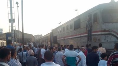 إصابة مسن بعد سقوطه من قطار كفر الشيخ بـ محطة بلقاس