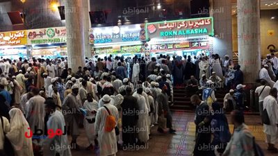 صور.. إقبال كثيف من الحجاج على المطاعم المحيطة بـ الحرم المكي