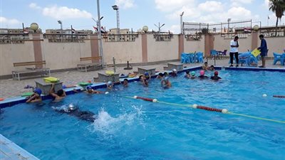 فيديو.. وزير الشباب والرياضة يزور نادي كفر الشيخ ويتابع تدريبات فريق السباحة