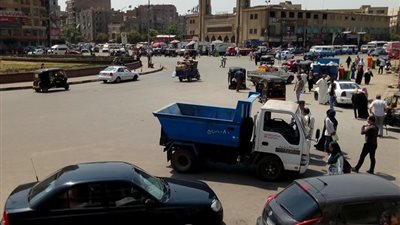 صور.. رئيس حي المطرية يوجه بإخلاء الشوارع من الباعة الجائلين
