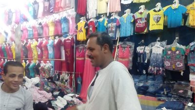 فيديو.. قبل العيد الأضحى 2018.. الركود يصيب أسواق الملابس بـ سوهاج.. والأهالي: نفسنا أولاد الفقراء يتكسوا