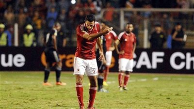 صورة لا تنسي.. أبو تريكة يودع جماهير الأهلي في أخر مباراة لعبها في مصر