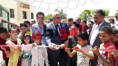 صور.. محافظ الوادي الجديد يفتتح ملعب خماسي بحي السبط بالخارجة