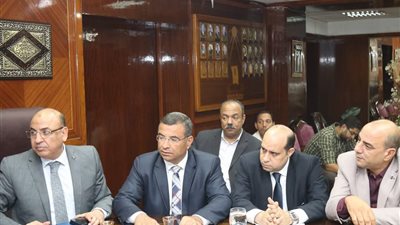 صور.. محافظ كفرالشيخ ورئيس هيئة الأوقاف المصرية يبحثان استغلال أراضى الهيئة