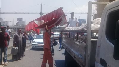 صور.. رئيس حي الأزبكية يشن حملة مكبرة لإزالة الإشغالات