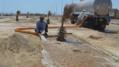 صور.. تعليمات مشددة لانتهاء من أعمال الممشى الجديد بـ البحر الأحمر