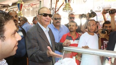 محافظ القاهرة يتفقد مجزر البساتين الآلي ويطمئن على توافر اللحوم والسلع التموينية