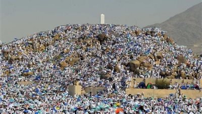 بث مباشر.. ضيوف الرحمن يتأهبون لـ النفير من عرفات إلى المزدلفة