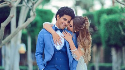 حمدي الميرغني يتغزل في إسراء عبد الفتاح على أنغام 