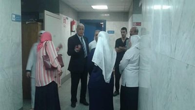 صور.. وكيل صحة البحيرة يفاجئ مستشفى وادي النطرون والنوبارية بزيارة ليلا