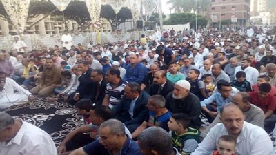 الآف من أهالي كفرالشيخ يؤدون صلاة عيد الأضحي2018 بـ الساحات