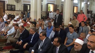 عقب الصلاة.. المحافظ يهنىء شعب الفيوم بـ عيد الأضحى 2018