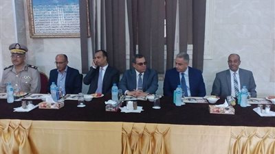 عقب صلاة عيد الأضحى2018.. محافظ الفيوم يزور فرق الأمن بـ العزب