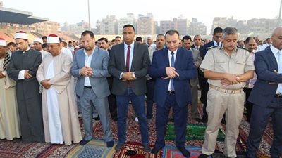 صور.. سكرتير عام المنوفية ومدير الأمن يؤديان صلاة عيد الأضحى 2018 وسط جموع المصلين 