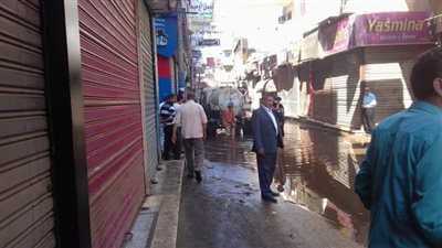 عطل بـ خط صرف صحي يغرق شارع 