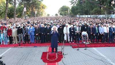 صور .. الأطفال والشيوخ يؤدون صلاة عيد الأضحى 2018 في ألبانيا