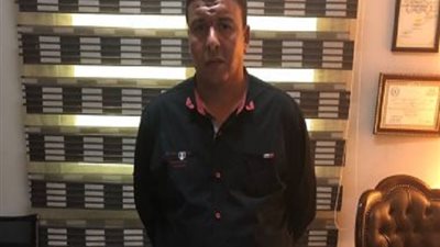 كشف غموض سرقة دولارات من شركة شهيرة.. الموظف ادعى السرقة ولكن 