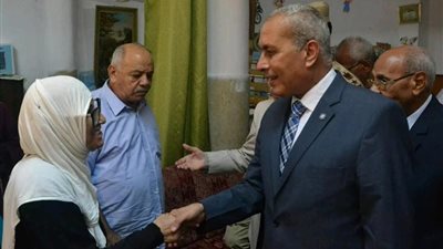 محافظ السويس يهنئ المسنين بمناسبة عيد الأضحى المبارك 2018