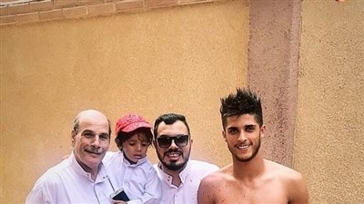 صور.. أحمد الشيخ يضحي في العيد 