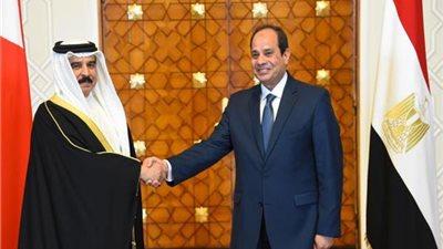 عاجل.. الرئيس السيسي يتلقى اتصالًا هاتفيًا من أمير البحرين للتهنئة بـ عيد الأَضحى