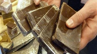 القبض على عاطلين بحوزتهم 9 قطع حشيش بـ الغردقة