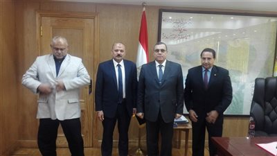 المحافظ يلتقي رئيس جهاز مدينة الفيوم الجديدة