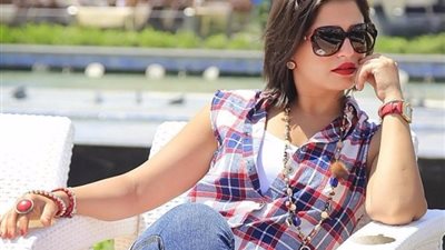 شاهد.. إطلالة مثيرة لـ منة فضالي 