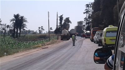 صور.. ثانى أيام عيد الأضحى 2018.. اشتعال النيران في سيارتين بترول ببني سويف