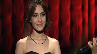أزرق وبسوستة..  هل يشبه عيد أضحى كارمن سليمان فستانها الجديد؟  