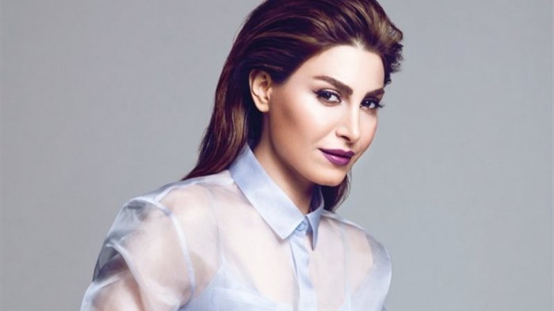 الفنانة يارا 
