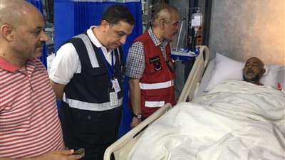 صور.. البعثة الطبية تتفقد الحالة الصحية للحجاج المصريين
