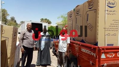 صور.. تسليم أجهزة كهربية لمنتفعي مشروع 