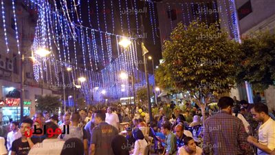صور.. الأسر المصرية تحتل شوارع وسط البلد في ثالث أيام عيد الأضحى 2018