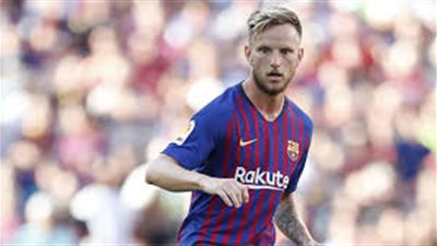 نجوم برشلونة يقتربان من البقاء