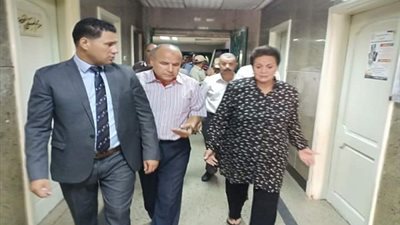صور.. محافظ البحيرة تتفقد مستشفي دمنهور العام بعد نشوب حريق بسكن التمريض
