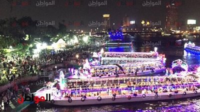 فيديو وصور.. أنوار المراكب تزين النيل.. والمواطنون: الليلة رقص وغناء وغدًا نفعل ما نشاء
