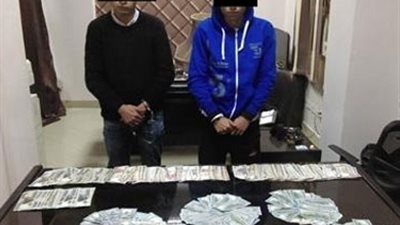 ضبط عامل وصاحب محل بقالة لاتجارهما فى النقد الأجنبي بـ سوهاج