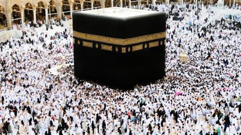 الطواف حول الكعبة