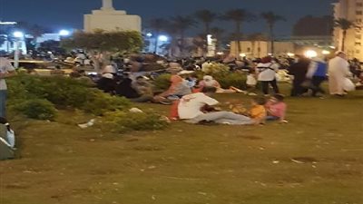 صور.. في رابع أيام عيد الأضحى.. ميدان التحرير مرتع الفقير