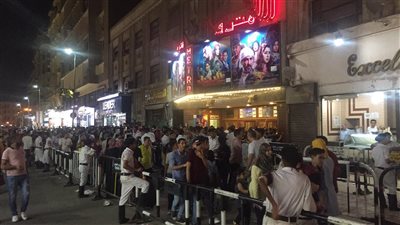 صور.. إقبال كثيف على سينما 