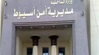 ضبط أخصائية اجتماعية و5 آخرين أثناء قيامهم بالتنقيب عن الآثار