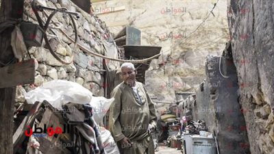 فيديو.. مأساة بطن البقرة لا تنتهي.. ومواطن: بقالي 9 سنين عايش في الخراب ده